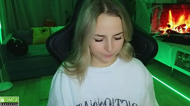 Mira_Mermayd live cam preview