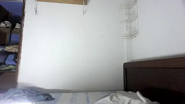 KiraVelveet live cam preview