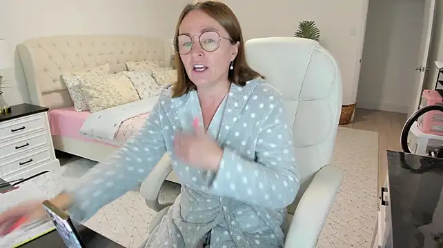 vika73 (F mature) - type - ​menu ​and ​private ​active