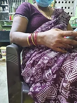 tamilselviroja- (F milf) - 😍 2 boobs oil show 😍