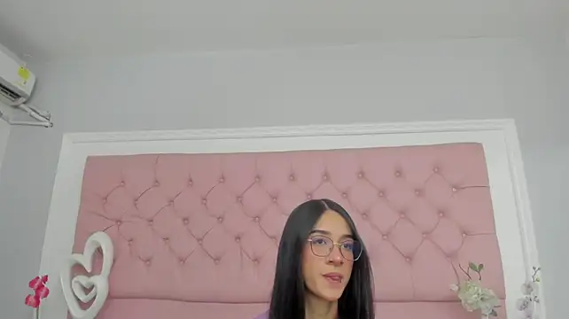 SaraTease_ live cam on StripChat