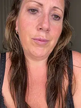 xsexycurvymilf live cam on StripChat