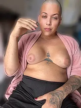 alicetgirlbr live cam on StripChat
