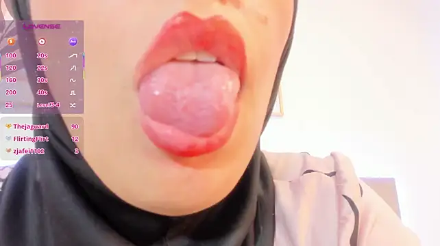 hanajameela (Ask my age) - spank ass and twerking