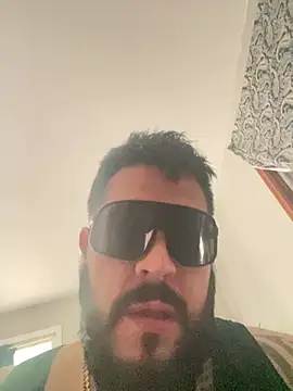 GLOGLOGLOOOO live cam on StripChat