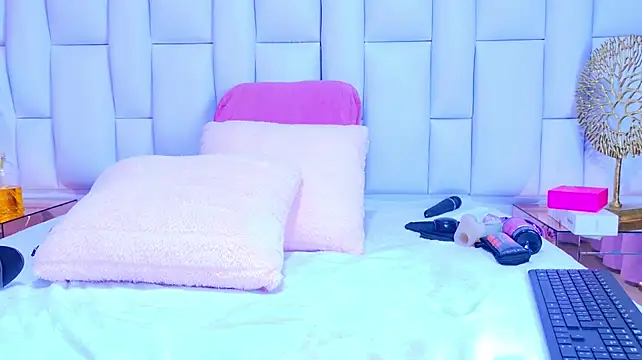 SabrinnaTaylor live cam on StripChat