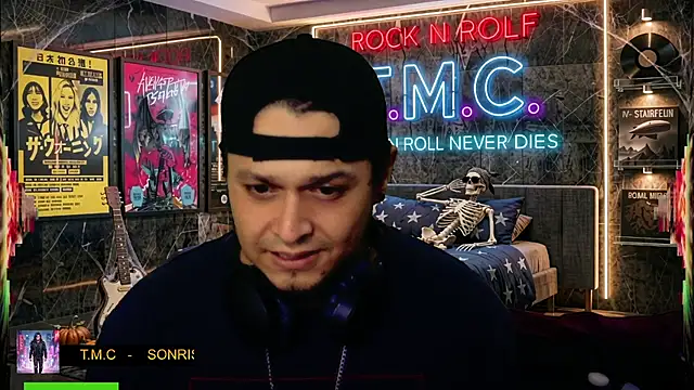 chino_roz live cam on StripChat