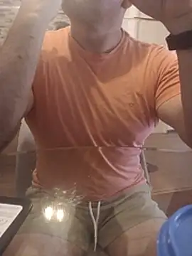 chicoguapo8 live cam on StripChat