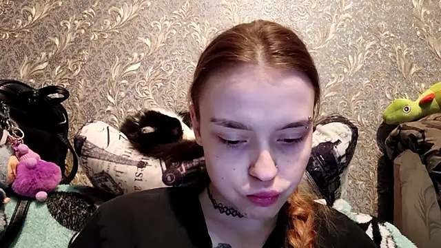 CaraDelevingnee live cam on StripChat