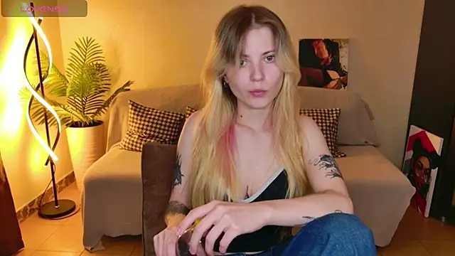 LisaRainbow live cam on StripChat