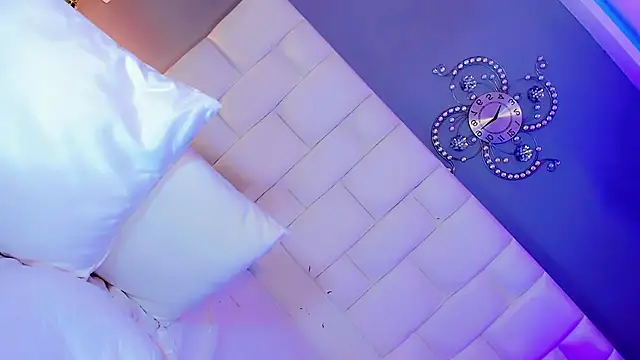 Kisses_Sophia