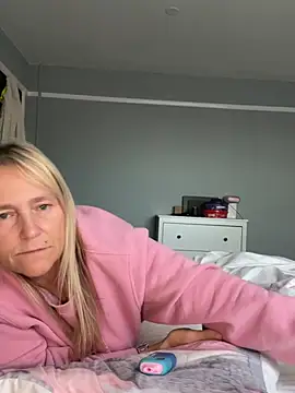 Blondnboujee53 captura de la sala en vivo en Stripchat