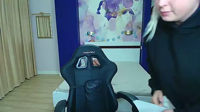 IrmaLusher live cam preview