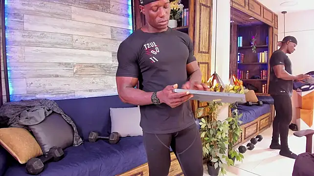 MARCUS BLACK（MarcusBlack_）