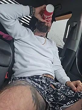 beardedtattood (Ask my age) - 😈 Ride daddy's cock 😈
