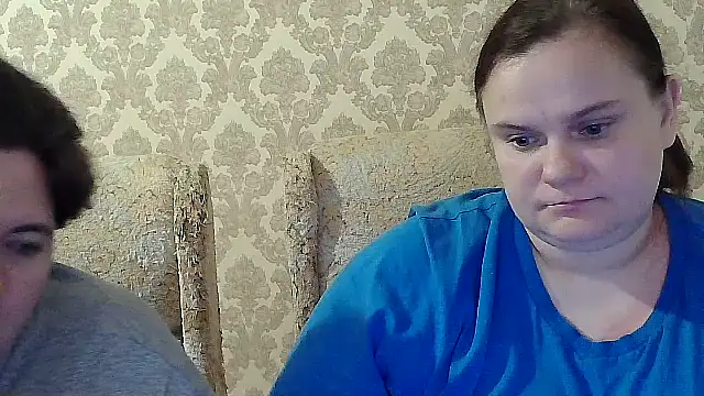 EmmaXKristall live cam on StripChat