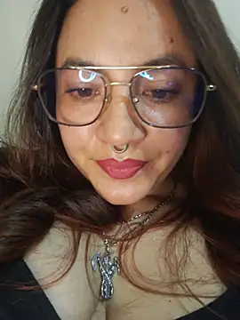 samm_curvy