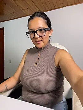 SWEETLILY18 live cam preview