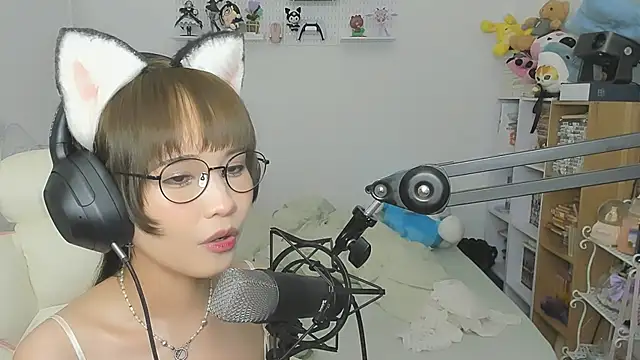 NeKo-nEk0-niI live cam on StripChat