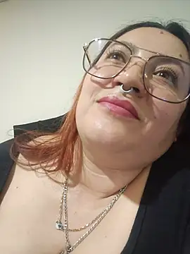 samm_curvy live cam on StripChat