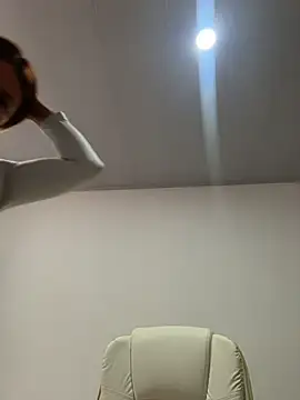 AtheneaRossi live cam on StripChat