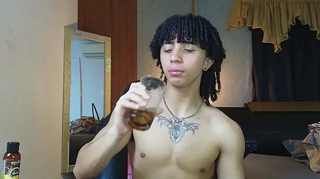 kim_curlyy