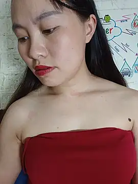 Cherry-squirtt live cam on StripChat