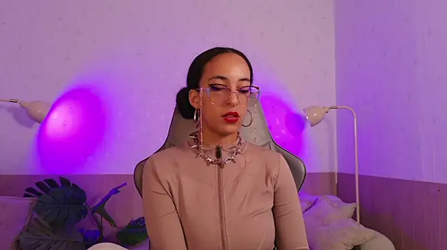 Millie_Volturi live cam on StripChat