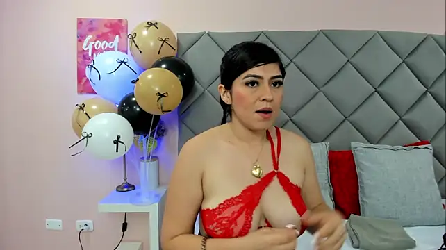 NahomyAdams