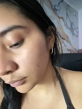 Show de webcam en vivo con maliha_ec - Juguetes Lovense interactivos disponibles