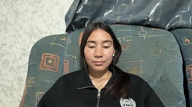 catheryncordle (F teen) - i’ll check out your handsome guy and tel
