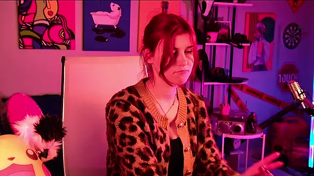 JulliaMoore live cam preview