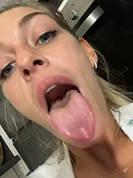 Bellalolahot live cam on StripChat