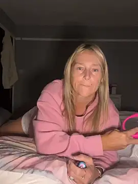 Blondnboujee53