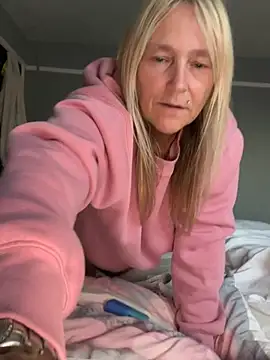 Blondnboujee53