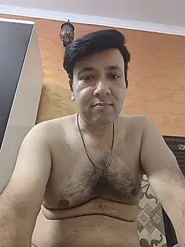 13hornyy webcam
