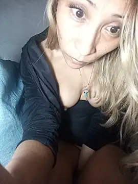 alexiajames_13 live cam on StripChat