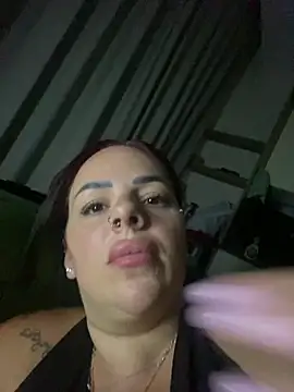 Kiara_Knightz live cam on StripChat