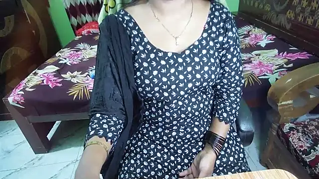 BengaliQueenStar live cam on StripChat
