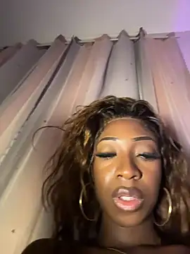Nina_Velveta