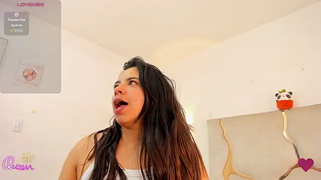 Karla_tay1