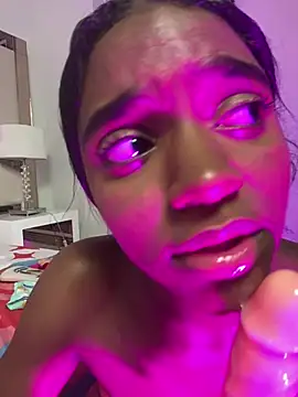 MiaaHoward live cam preview