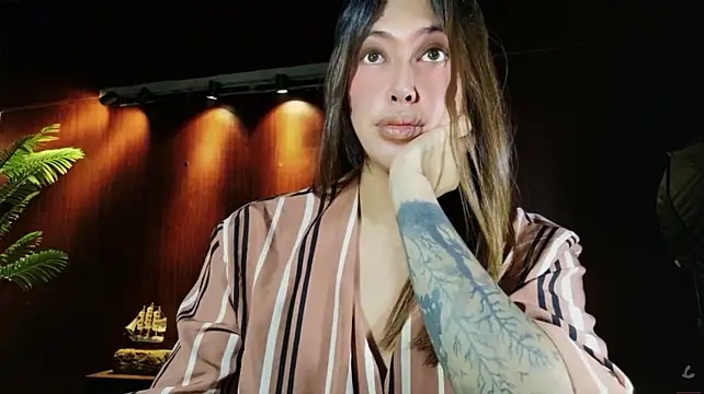 prettybushy live cam on StripChat