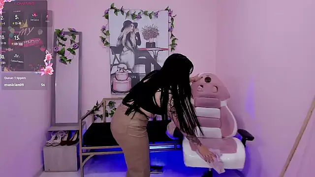 Adri_gomez_x live cam on StripChat