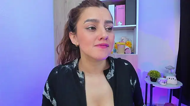 Lu_perez live cam on StripChat