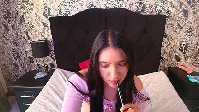IsabellaTrujillo live cam on StripChat