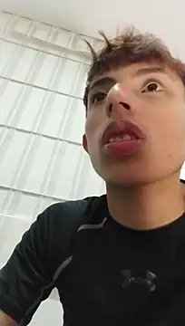 liamkozy live cam on StripChat