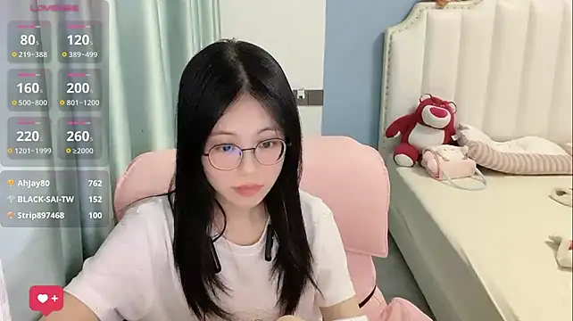 Luna-666 live cam on StripChat
