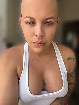 Modelo: alicetgirlbr