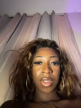 Nina_Velveta